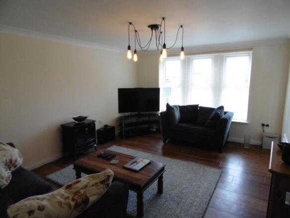 LIVING ROOM.JPG