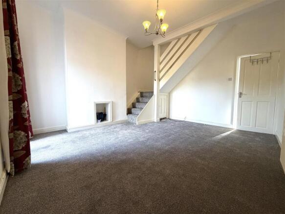 2 bed Terraced to rent Image 4