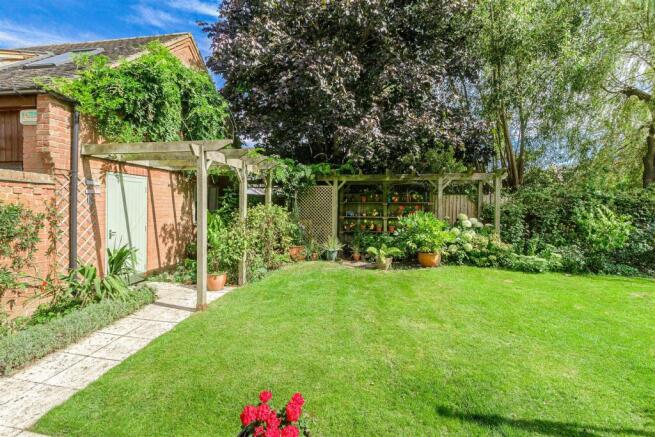 5 Garton Close