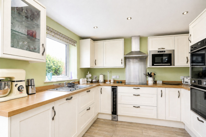 4 bed Semi-Detached for sale Image 12
