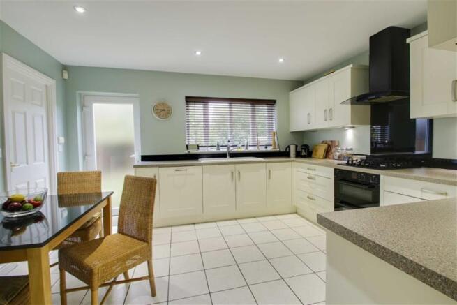 RE-FITTED KITCHEN/BREAKFAST ROOM