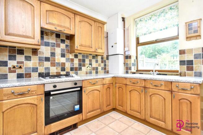 2 bed Terraced to rent Image 5