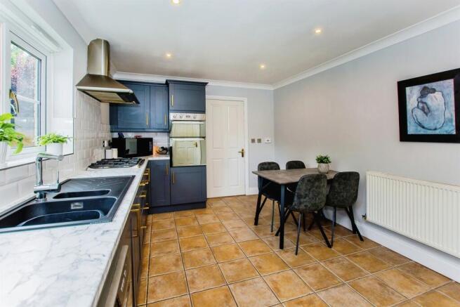 Kitchen / Breakfast Room