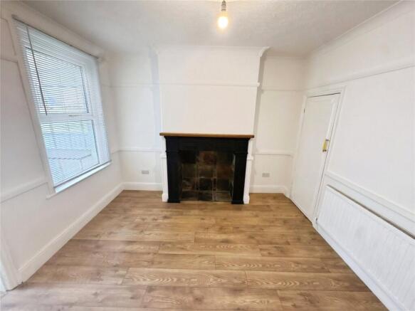 3 bed Terraced to rent Image 5