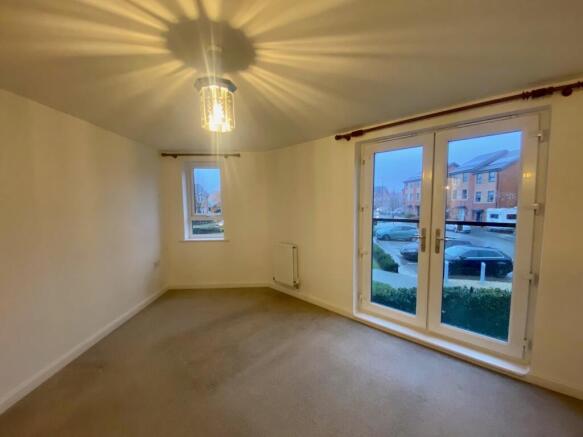 2 bed Apartment to rent Image 4