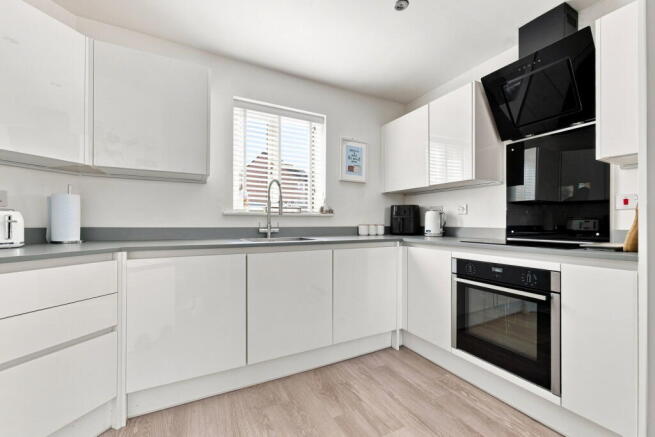 4 bed Semi-Detached for sale Image 6