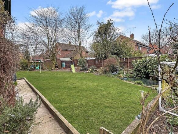 Lovely Private Garden 900
