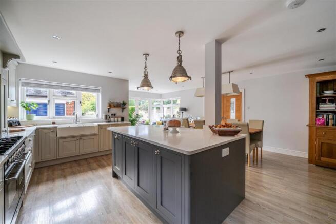 Kitchen / Dining room