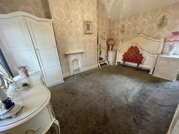 Bedroom 1.jpg
