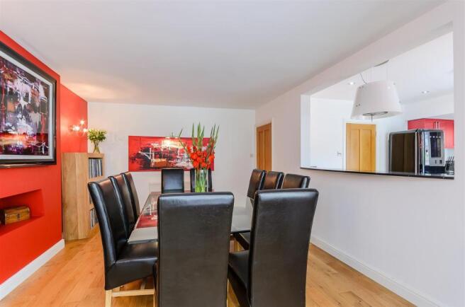 8306966-interior21.jpg