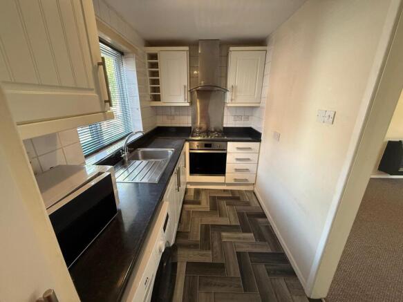 Sandimoss Court, Sale, M33 6QE photo 4