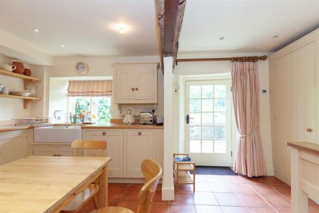 Kitchen 1.jpg