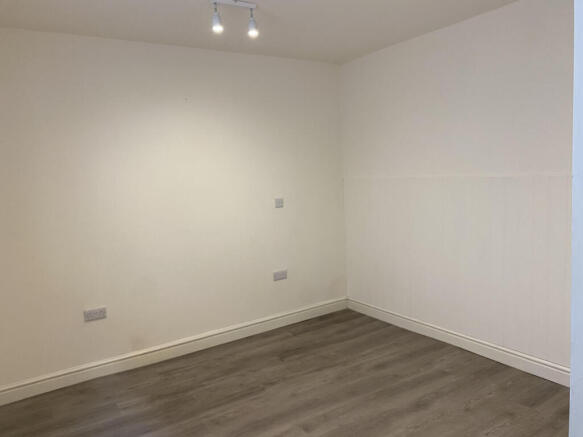 1 bed Flat to rent Image 4