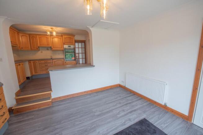 4 bed Semi-Detached to rent Image 7