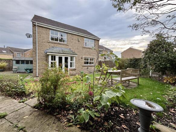 4 bed Detached for sale Image 6