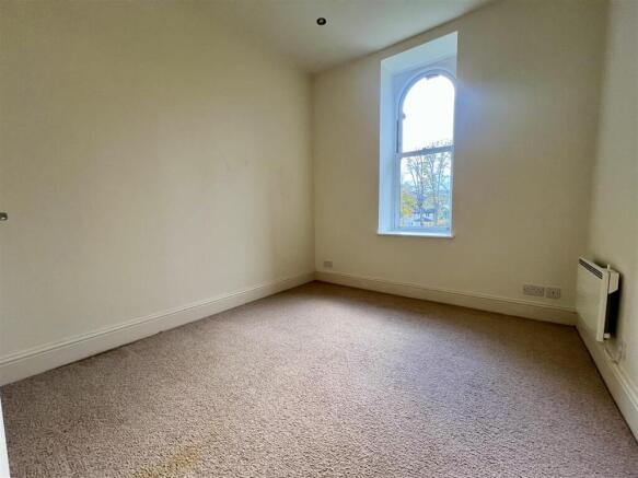 2 bed Apartment to rent Image 9