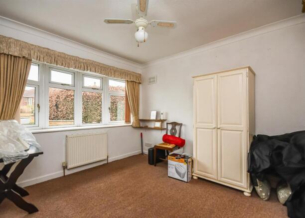 10 Crockington Close-10.jpg