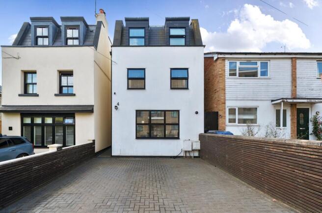 3-bed house on Victoria Road, Barnet, EN4, £650,000
