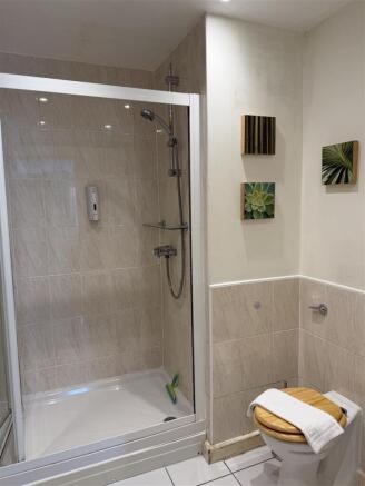 2 bed Apartment to rent Image 5