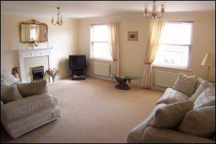SPACIOUS LOUNGE