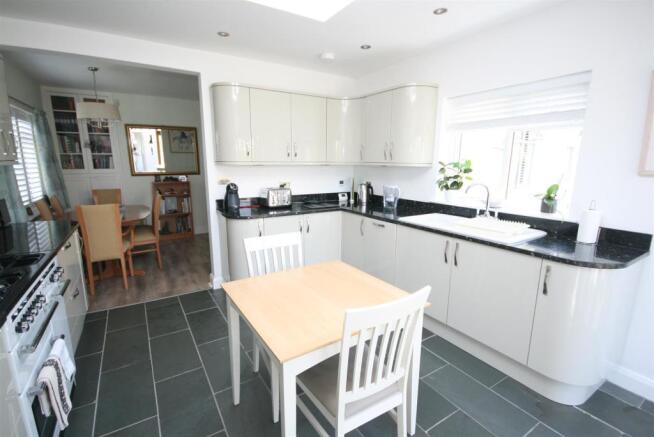 Kitchen..JPG