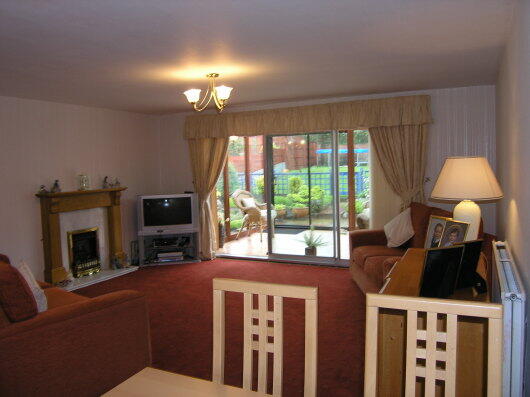 Lounge/dining