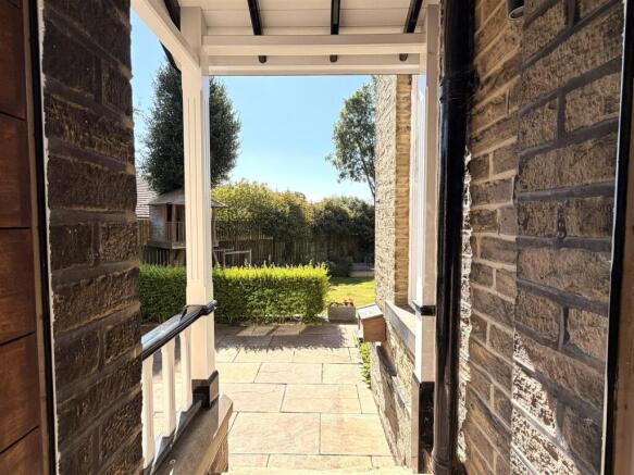 6 bed Semi-Detached to rent Image 12
