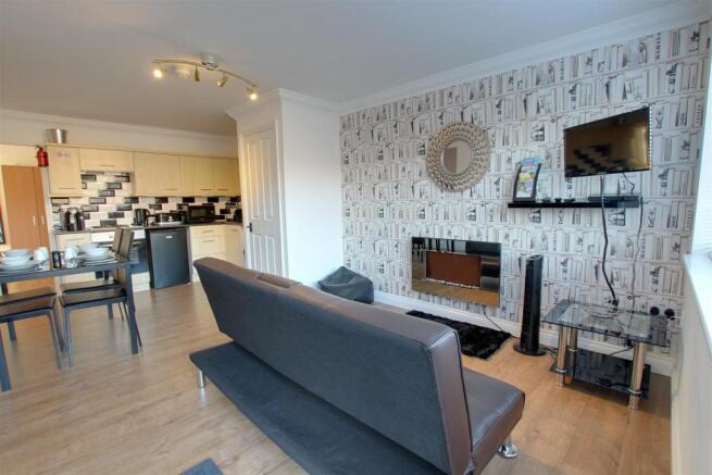 Lounge/Kitchen