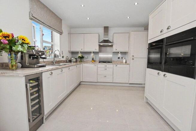 5 bed Detached for sale Image 5