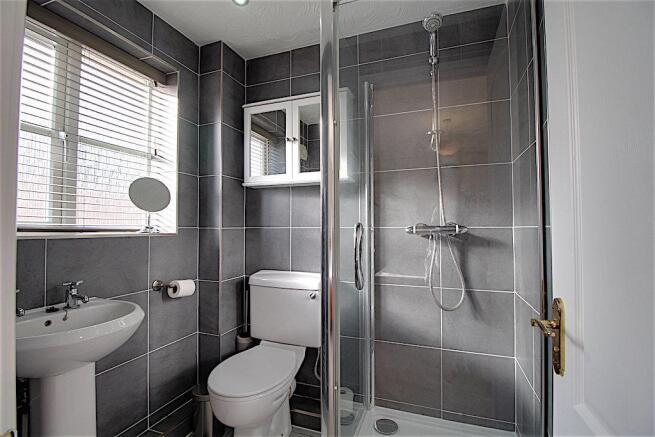 Ensuite to Bed 1