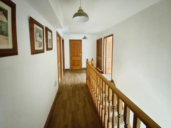 4 bed Bungalow for sale Image 7