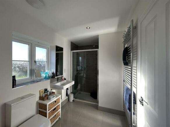 FAMILY BATHROOM SHOWING SHOWER A.jpg