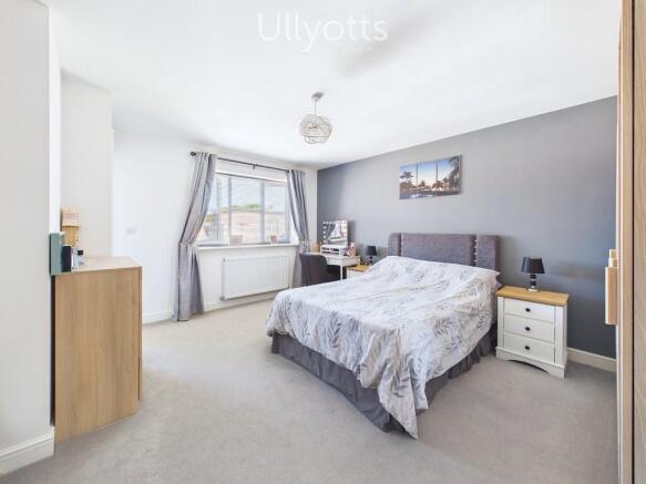 4 bed Detached for sale Image 8