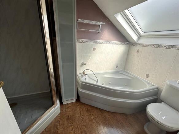 5 bed House for sale Image 12