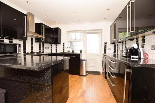 Lounge/Dining / Kitchen Area