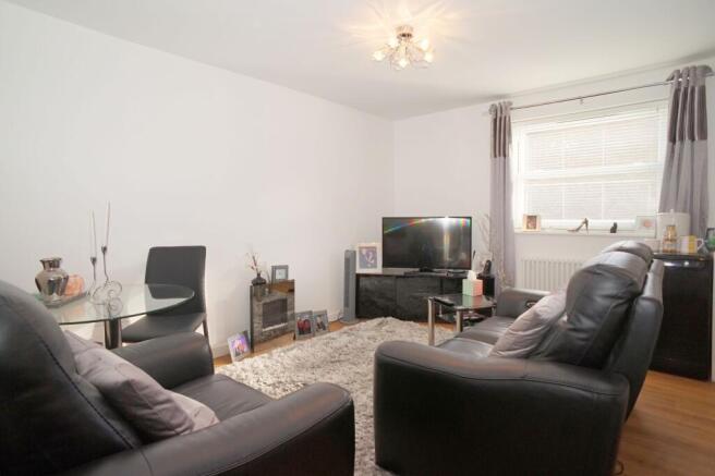 Kitchen / Lounge