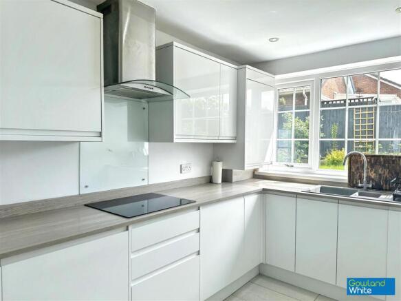 3 bed Semi-Detached for sale Image 7
