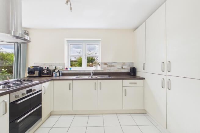 4 bed Detached for sale Image 6