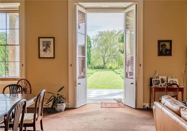 6 bed House for sale Image 9