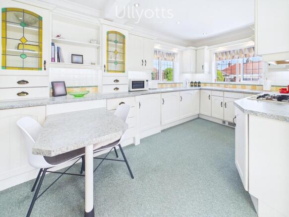 2 bed Semi-Detached Bungalow for sale Image 6