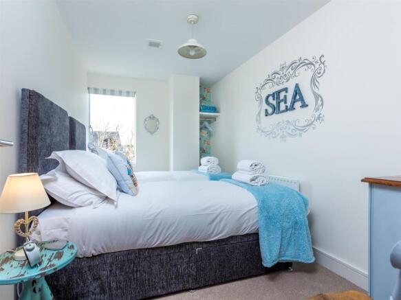 Bedroom 2-1_2048_X_1536.jpg