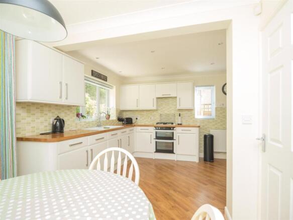 DINING / KITCHEN