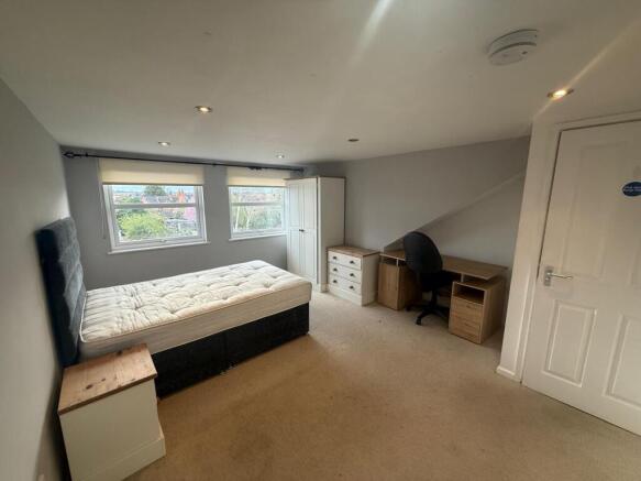 6 Bed House