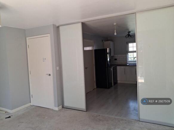 3 bed Semi-Detached to rent Image 12