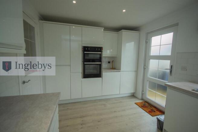 2 bed Park Home for sale Image 8