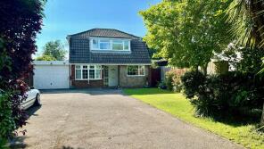 6, Fernhurst Close, Hayling Island PO11 0DT