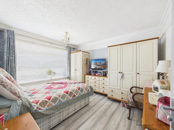 2 bed Semi-Detached Bungalow for sale Image 6