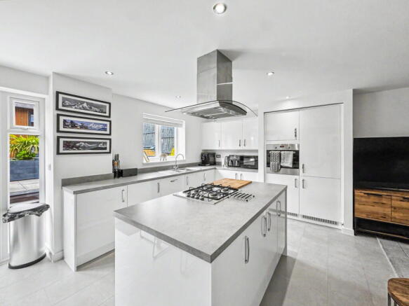 4 bed Detached for sale Image 6