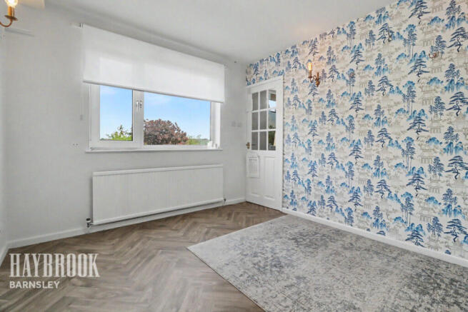 4 bed Semi-Detached for sale Image 8