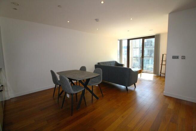 2 bed Apartment to rent Image 5
